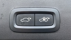 Volvo XC40 2.0 B4P Ultra Dark 5dr Auto Petrol Estate